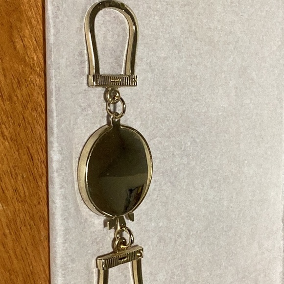 Vintage key chain/ gold colour/ made in Japan on both rings/ 4 inch by 1 inch - Picture 4 of 6